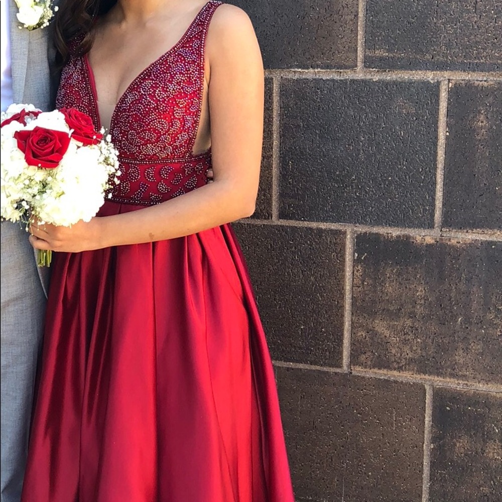 JOVANI 00 RED PROM DRESS - Picture 2 of 5
